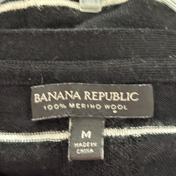 Banana Republic 100% Merino Wool V-neck Sweater Black w/white stripes Sz Medium - Picture 3 of 4